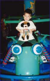 Robin im Euro-Disney, Paris
